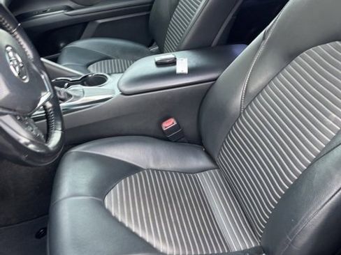 Used 2019 Toyota Camry SE image 12