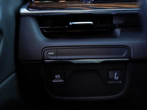 Used 2022 Cadillac Escalade ESV Luxury image 32