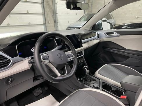 Used 2025 Volkswagen Taos SE image 12