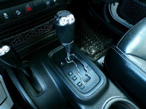 Used 2016 Jeep Wrangler Unlimited Rubicon image 29