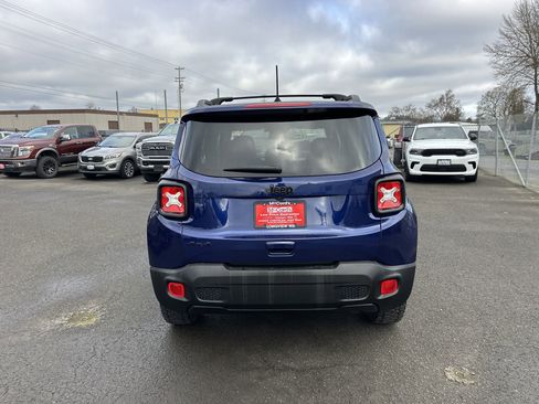 Used 2019 Jeep Renegade Sport image 4