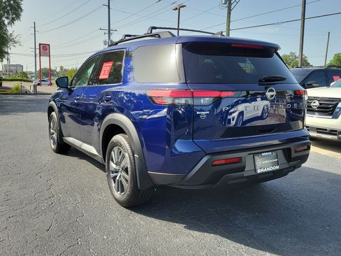 Certified 2026 Nissan Pathfinder SV FWD image 5
