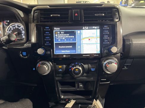 Used 2024 Toyota 4Runner TRD Off-Road Premium image 8