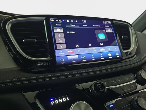 Used 2022 Chrysler Pacifica Limited w/ Uconnect Theater Family Group AWD/4WD image 22