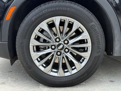 Used 2025 Cadillac XT4 Premium Luxury FWD image 12