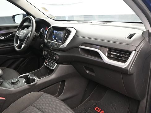 Used 2022 GMC Terrain SLE image 16