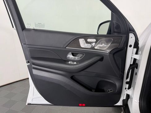 Used 2025 Mercedes-Benz GLS 63 AMG 4MATIC image 19