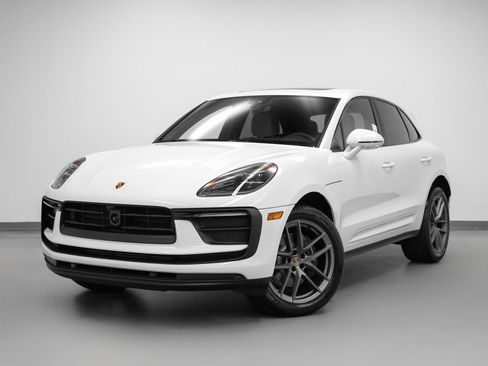 Certified 2026 Porsche Macan AWD/4WD image 1