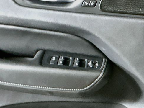 Used 2022 Volvo XC60 B5 Inscription w/ Advanced Package FWD image 15