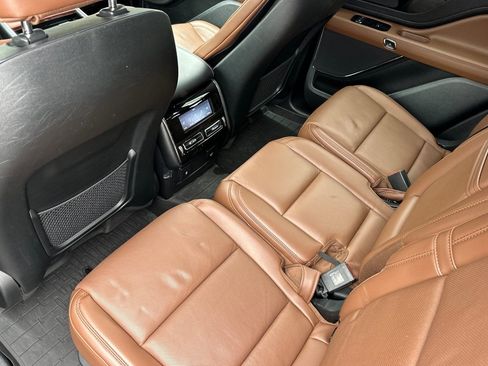 Used 2023 Lincoln Aviator Reserve w/ Equipment Group 201A RWD image 13