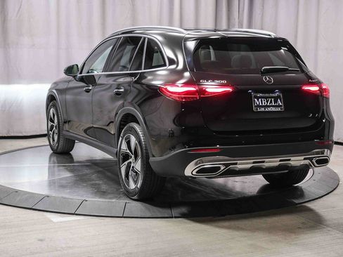 Used 2024 Mercedes-Benz GLC 300 4MATIC image 2