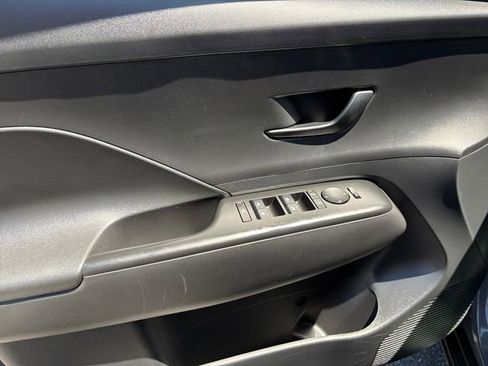 Used 2025 Hyundai Kona SEL FWD image 13