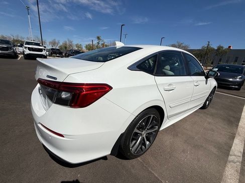 Used 2024 Honda Civic Touring image 4