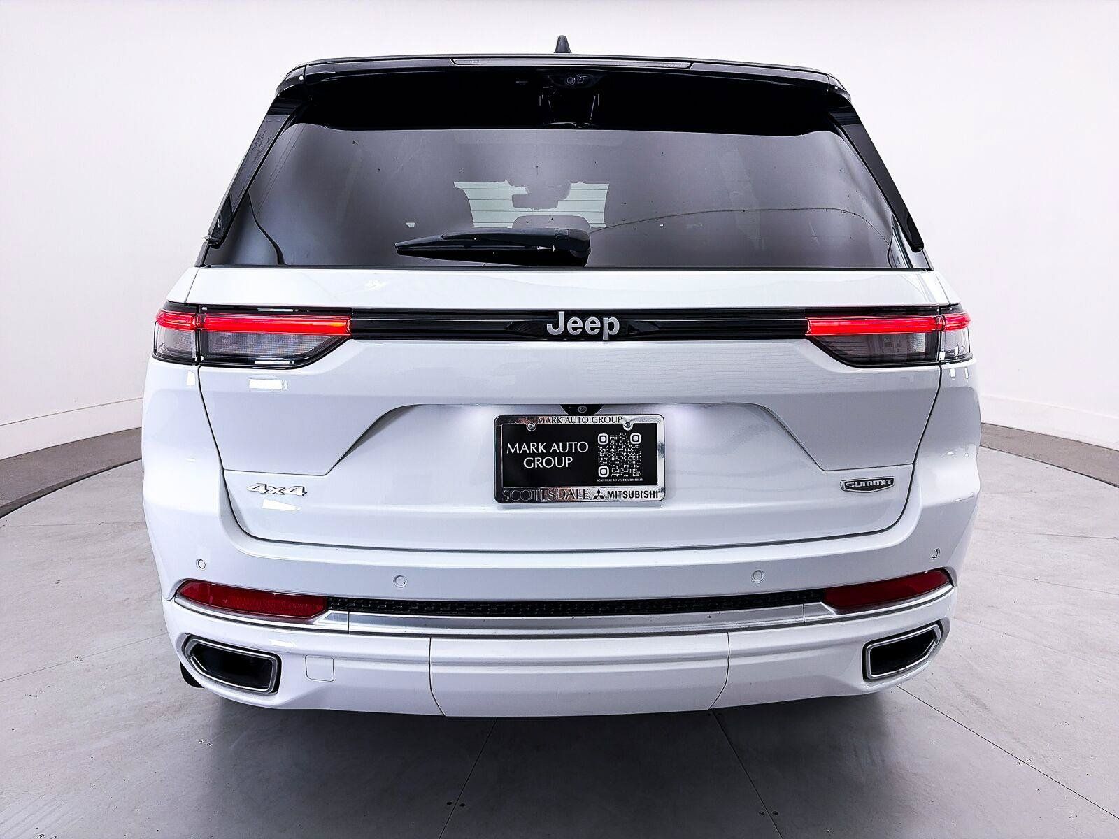 Used 2022 Jeep Grand Cherokee Summit AWD/4WD image 17