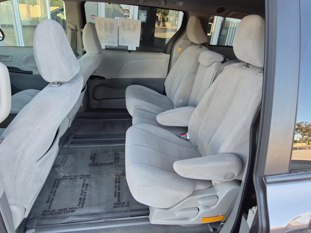 Used 2013 Toyota Sienna LE w/ Towing Pkg FWD image 14