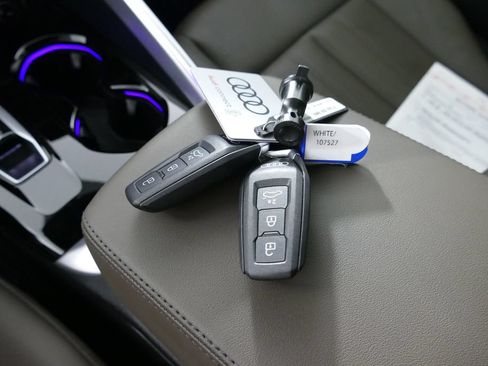 Certified 2025 Audi Q5 Premium w/ Convenience Package AWD/4WD image 21