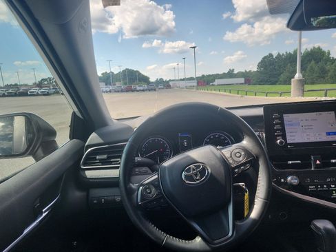 Used 2023 Toyota Camry SE FWD image 11