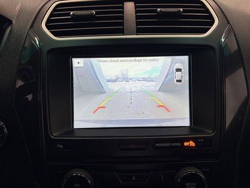 Used 2017 Ford Explorer XLT w/ Equipment Group 202A image 36