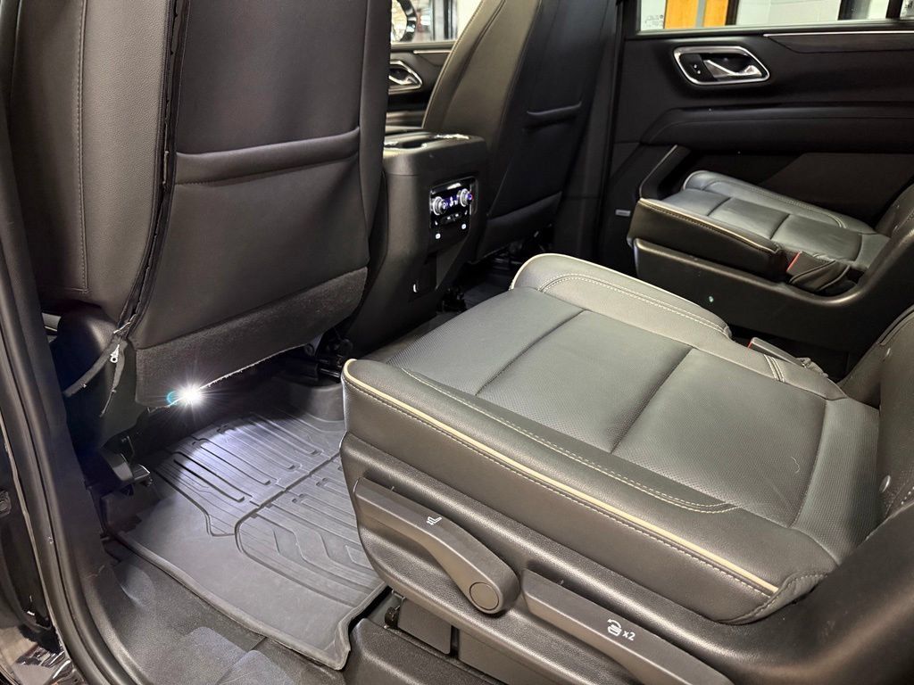 Used 2023 GMC Yukon SLT w/ SLT Premium Package AWD/4WD image 24