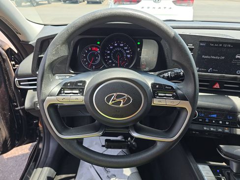 Used 2022 Hyundai Elantra SEL FWD image 8