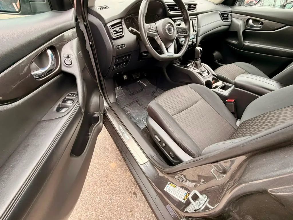Used 2018 Nissan Rogue SV w/ Premium Package AWD/4WD image 11
