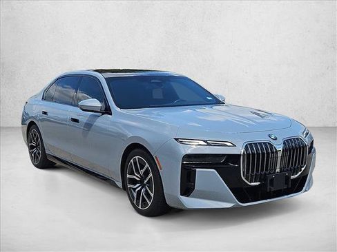 Used 2024 BMW 740i xDrive AWD/4WD image 3