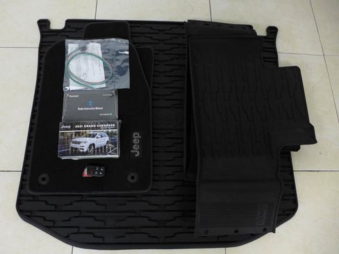 Used 2021 Jeep Grand Cherokee Overland AWD/4WD image 72