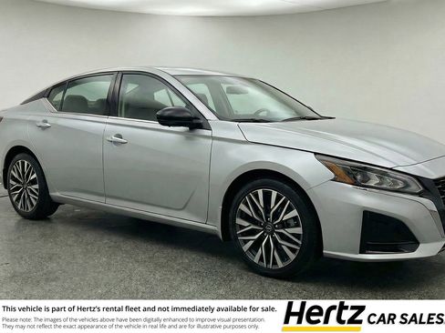 Used 2025 Nissan Altima 2.5 SV image 1