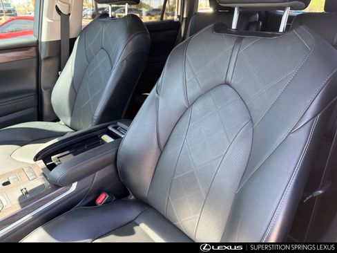 Used 2022 Toyota Highlander Platinum FWD image 12
