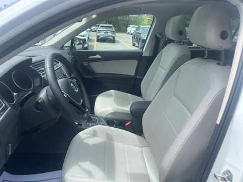 Used 2020 Volkswagen Tiguan SE w/ Panoramic Sunroof Package AWD/4WD image 11