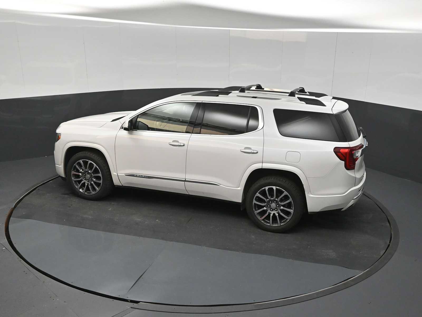 Used 2022 GMC Acadia Denali w/ Denali Ultimate Package AWD/4WD image 17