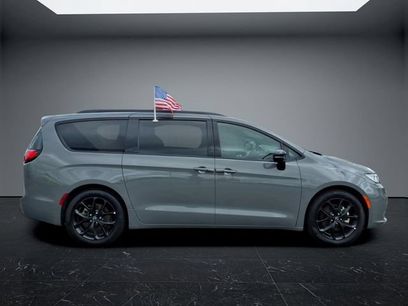 Used 2025 Chrysler Pacifica Limited