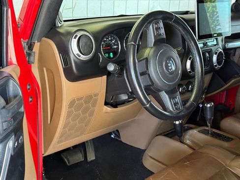 Used 2011 Jeep Wrangler Unlimited Sahara w/ Connectivity Group image 9