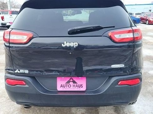 Used 2016 Jeep Cherokee Latitude w/ Cold Weather Group image 21