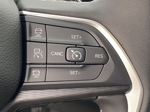 New 2025 Jeep Grand Cherokee L Laredo image 18