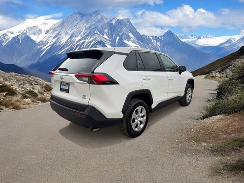 Used 2025 Toyota RAV4 LE image 5