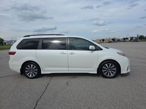 Used 2020 Toyota Sienna Limited Premium FWD image 14