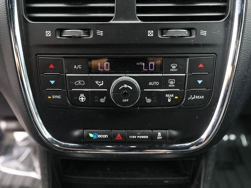 Used 2017 Dodge Grand Caravan GT FWD image 20