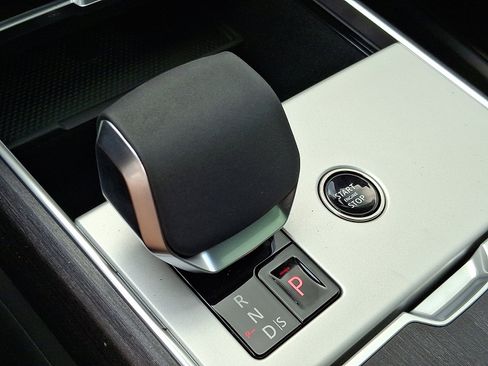 New 2025 Land Rover Range Rover SE image 12