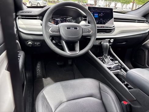 Used 2026 Jeep Compass Limited AWD/4WD image 18