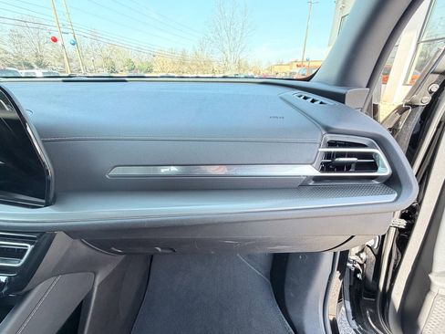 Used 2025 Chevrolet Traverse LT image 19