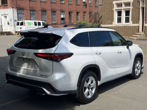 Used 2024 Toyota Highlander XSE AWD/4WD image 5