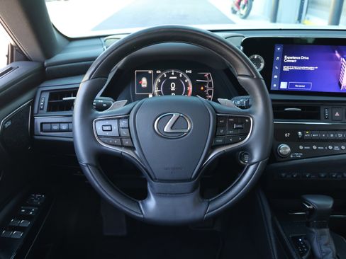 Used 2024 Lexus ES 350 Ultra Luxury w/ Accessory Package (Z2) FWD image 18