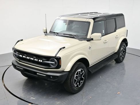 Used 2025 Ford Bronco Outer Banks image 36