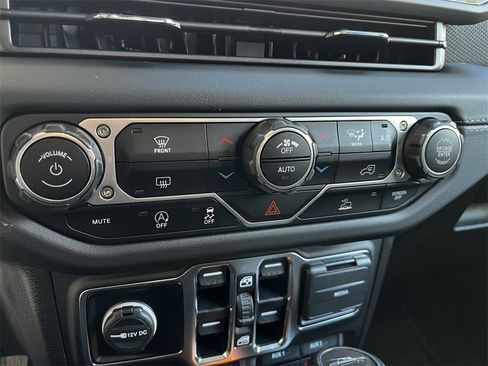 New 2025 Jeep Gladiator Mojave image 11