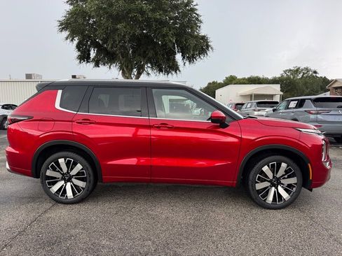 New 2025 Mitsubishi Outlander SEL image 9