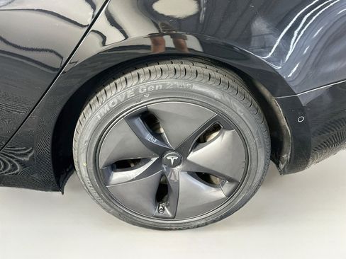 Used 2018 Tesla Model 3 Mid Range RWD image 11