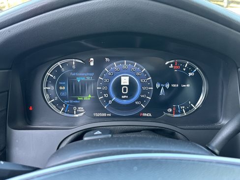 Used 2017 Cadillac Escalade Luxury AWD/4WD image 29