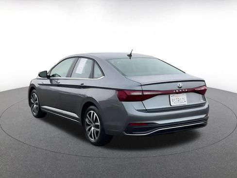 Used 2025 Volkswagen Jetta SE image 11