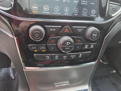 Used 2020 Jeep Grand Cherokee Limited w/ Luxury Group II AWD/4WD image 18
